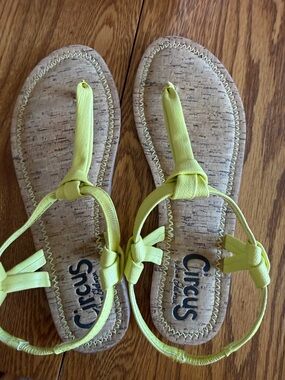 Circus by Sam Edelman Lemon Yellow Knot Thong Sandals